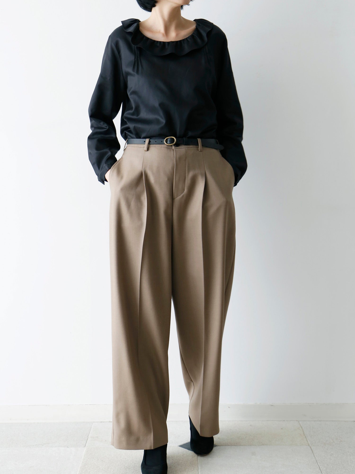 ブラウス：ナタリア（11月中旬ご紹介予定）（モデル身長166cm）