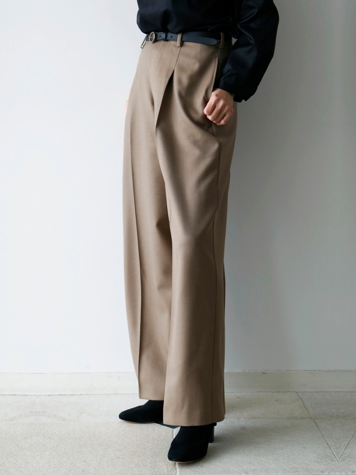 ベージュ（モデル身長166cm）