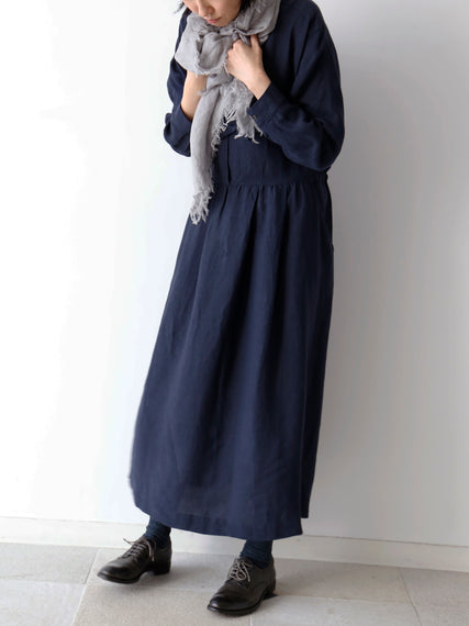 ▲インク38（モデル身長166cm）、ストール：私物