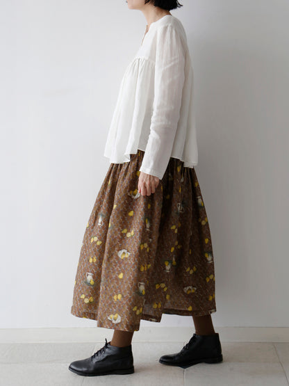 ブラウス：エミリン