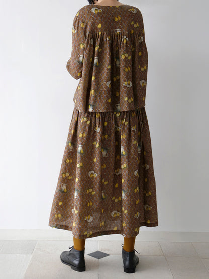 ブラウス：エミリン / レ・ポワール