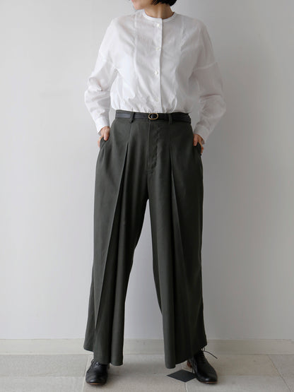ブラウス：ドニーズ（モデル身長166cm）