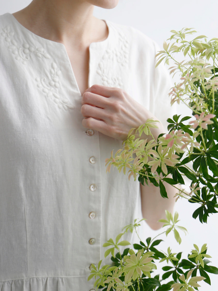 新品６万★全面刺繍×伸縮素材★シビラ★美ライン 贅沢ワンピース★パ‐ティ  ６万☆全面刺繍×伸縮素材☆シビラ☆美ライン 贅沢ワンピース☆