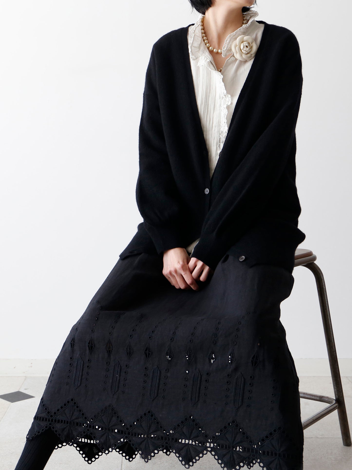 ブラウス：エロイーズ、スカート：ロシェル・ロン No.16