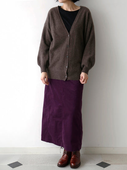 カットソー：HÉRNI No.30 ロングスリーブ、スカート：マルゴ