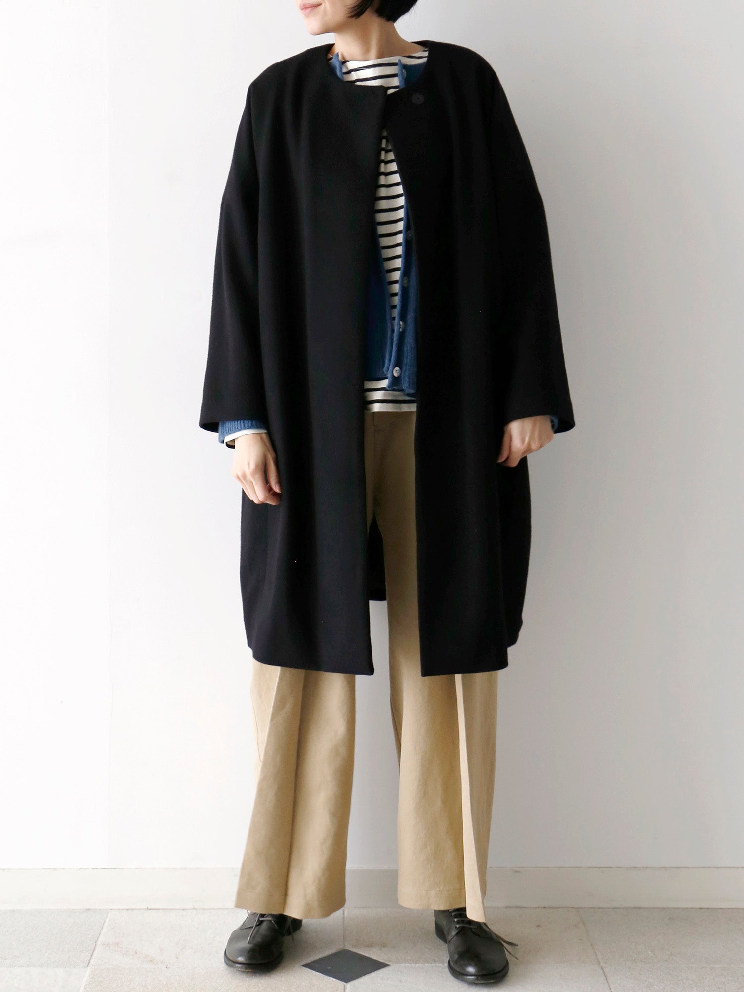 カットソー：ジーン、カーディガン：レティシア・bis、パンツ：コリー