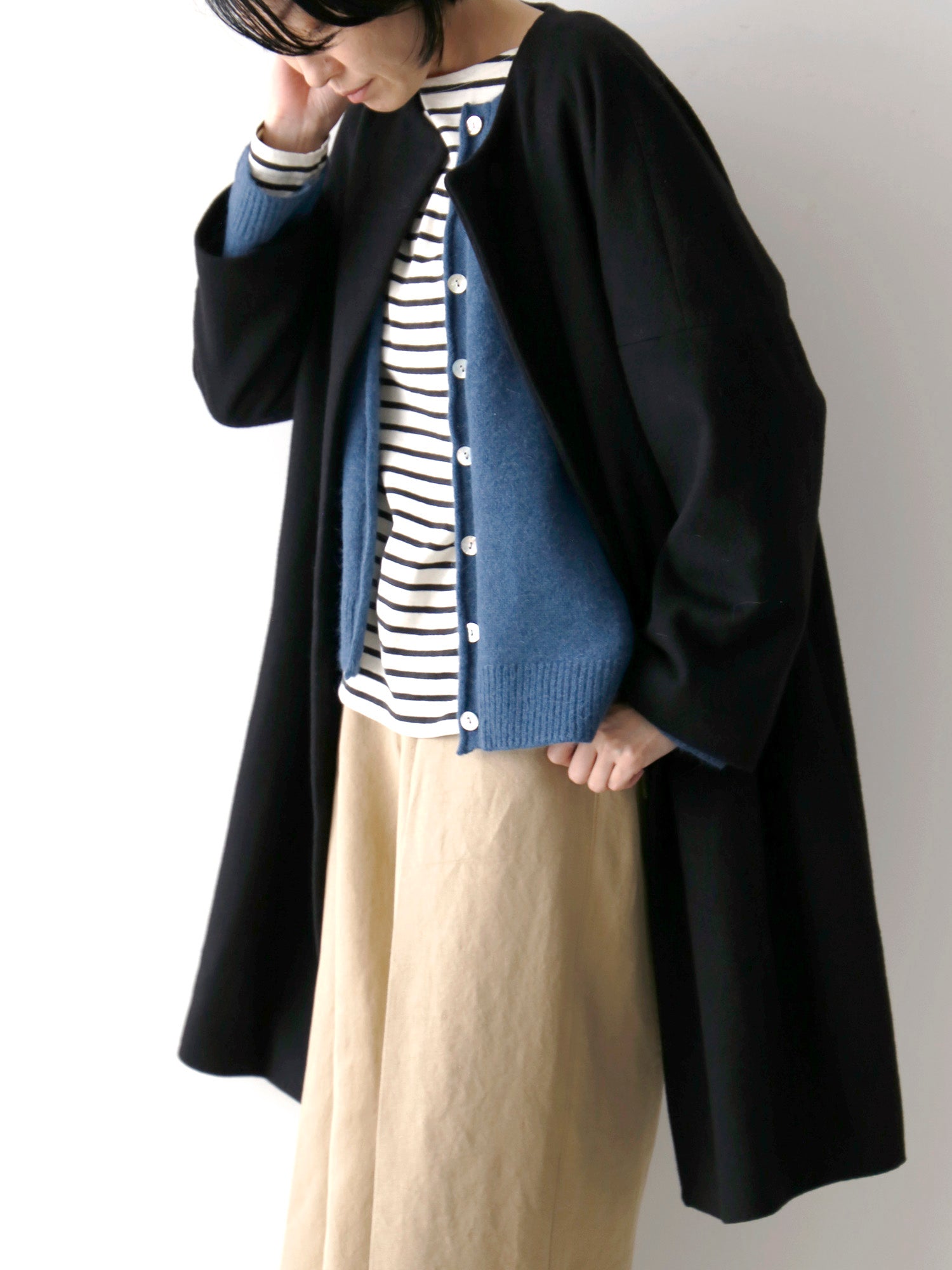 カットソー：ジーン、カーディガン：レティシア・bis、パンツ：コリー