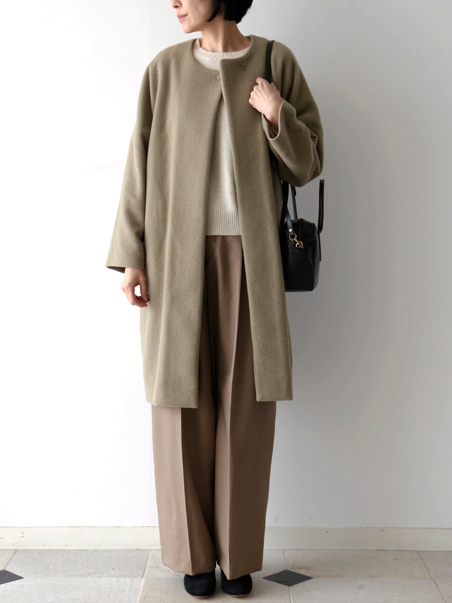 パテ（身長166cm）ニット：ヒューゴ、パンツ：レモンド（11月中旬ご紹介予定）