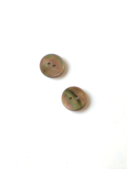 サスペンダー「ブルテル・ヤニク」用のボタンを同封しております