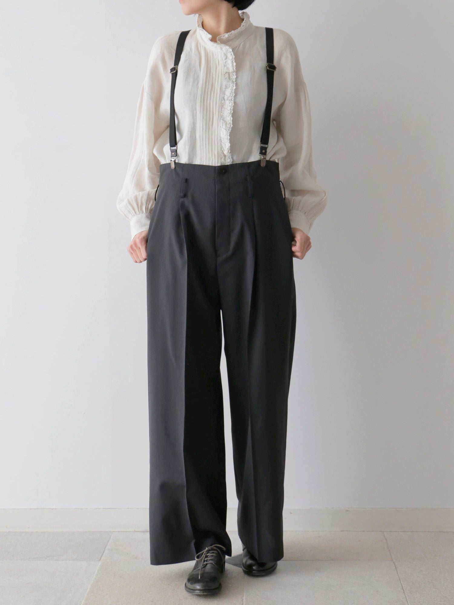 ストライプ38セット（モデル身長166cm）、ブラウス：エロイーズ（完売）