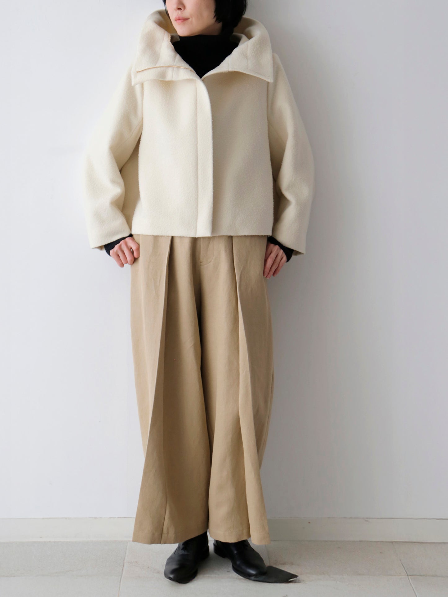 パンツ：コリー（モデル身長166cm）