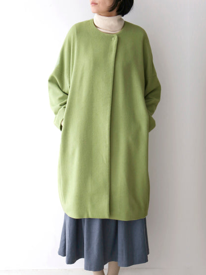 ポム（身長166cm）タートルニット：コルルール・トリコ、スカート：オンディーヌ