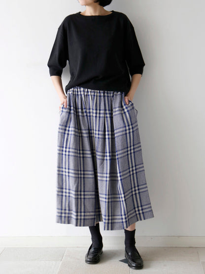 スカート：リナ / ケルシュチェック（身長166cm）