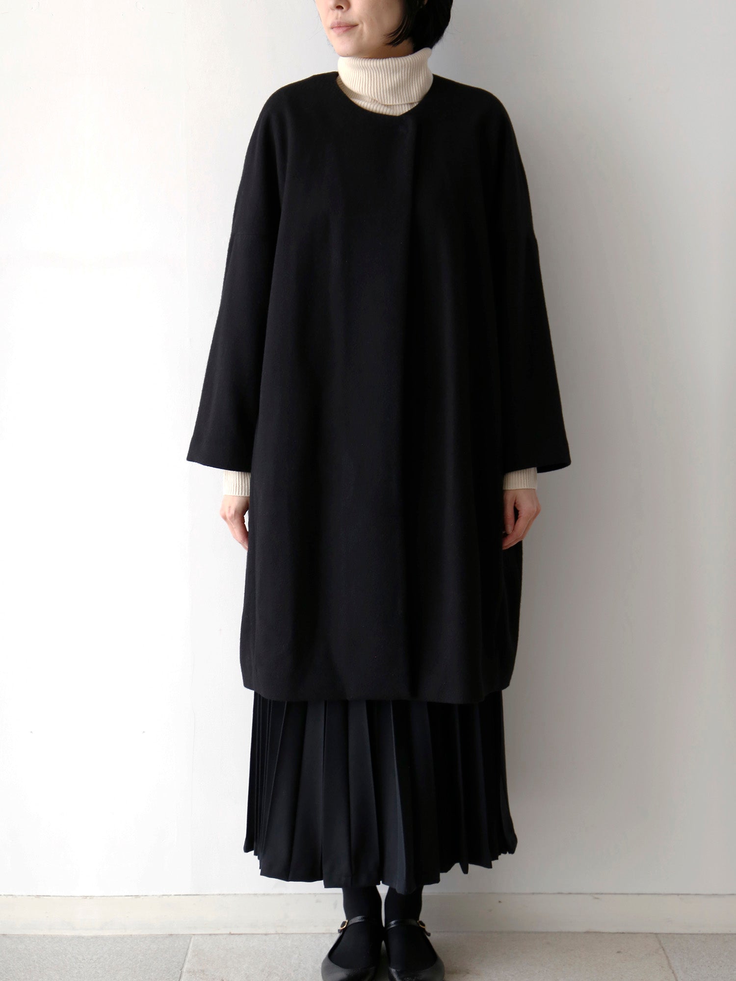 ノアール（身長166cm）タートルニット：コルルール・トリコ、スカート：アンナリーナ