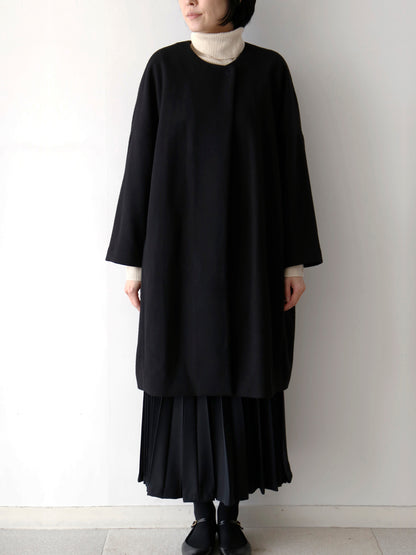 ノアール（身長166cm）タートルニット：コルルール・トリコ、スカート：アンナリーナ