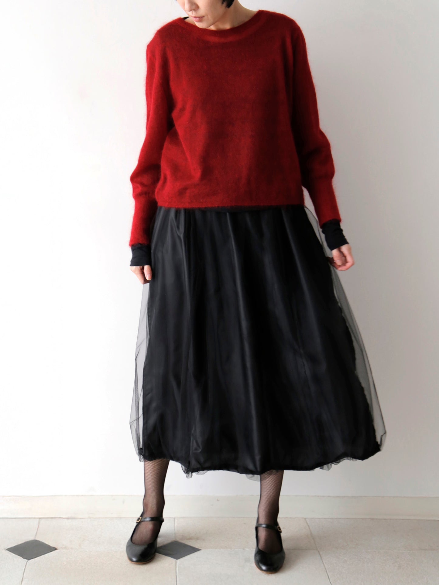 ノアール（身長166cm）ニット：ダリア、カットソー：HÉRNI No.30 ロングスリーブ