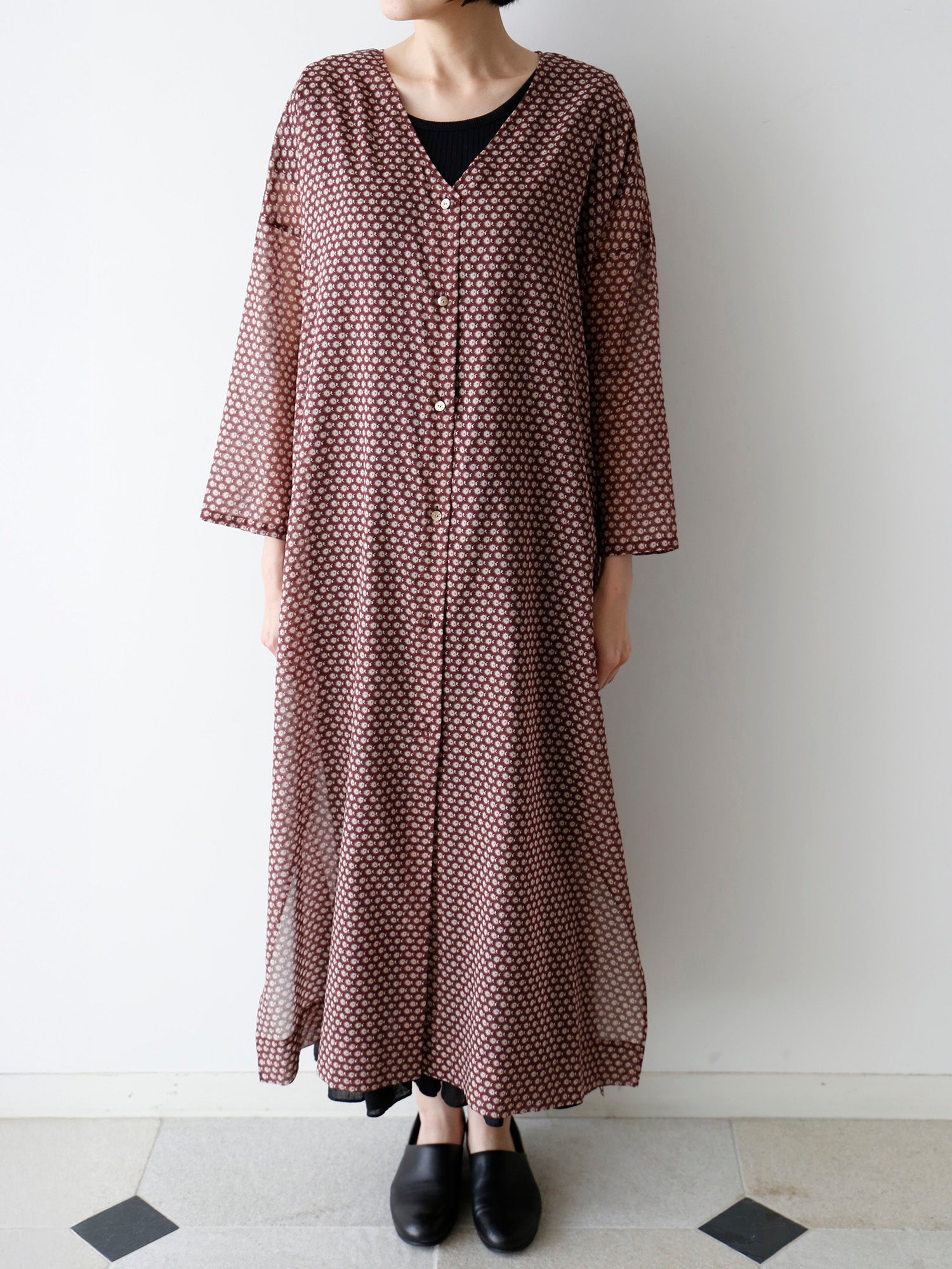 ヴェールのように包み込む、シアーな夏のロング羽織 – Envelope