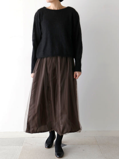 ニット：ダリア、カットソー：HÉRNI No.30 ロングスリーブ