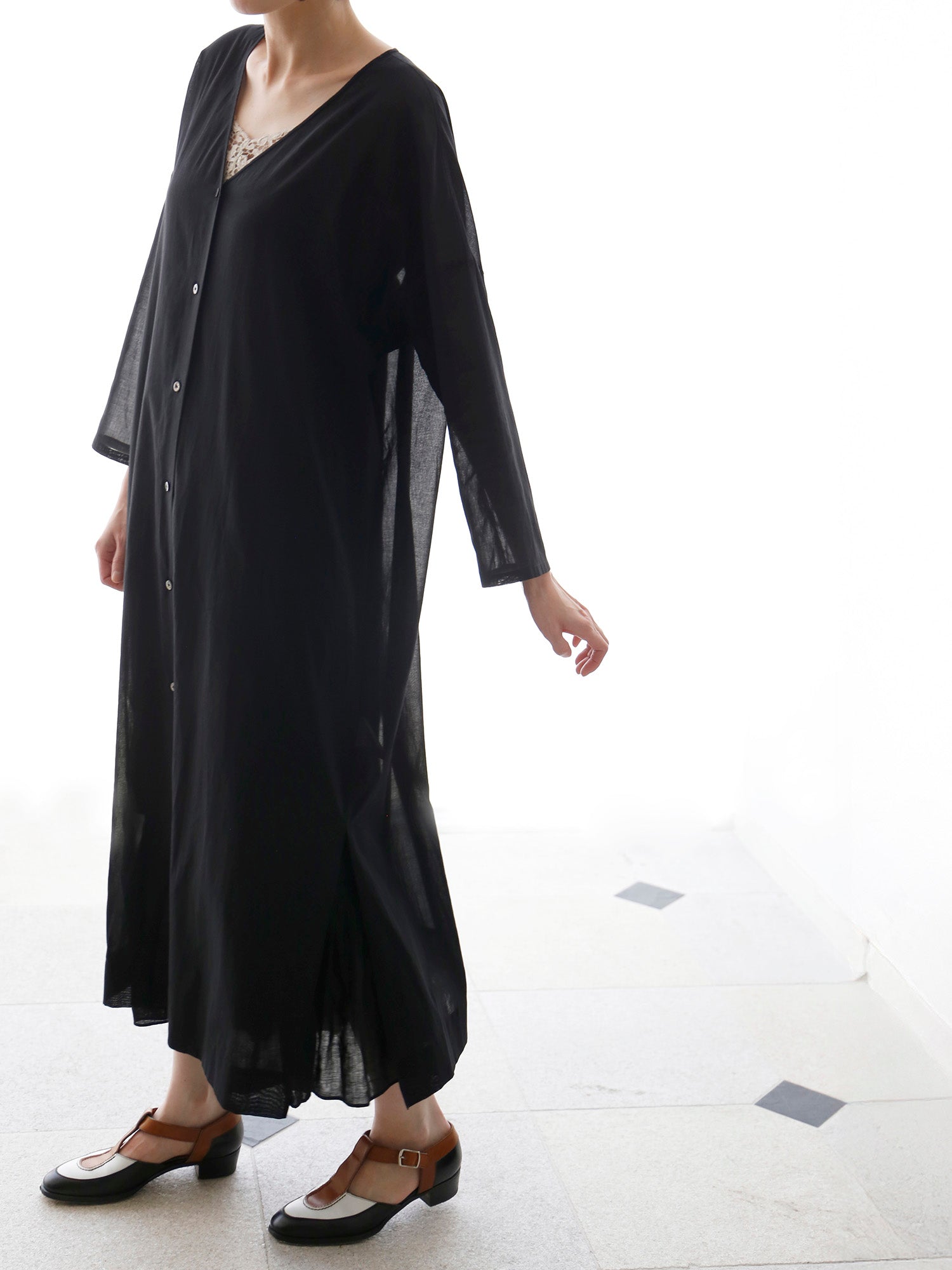 ヴェールのように包み込む、シアーな夏のロング羽織 – Envelope