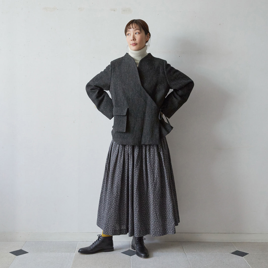 リネンウール素材の、中綿入りカシュクールジャケット – Envelope