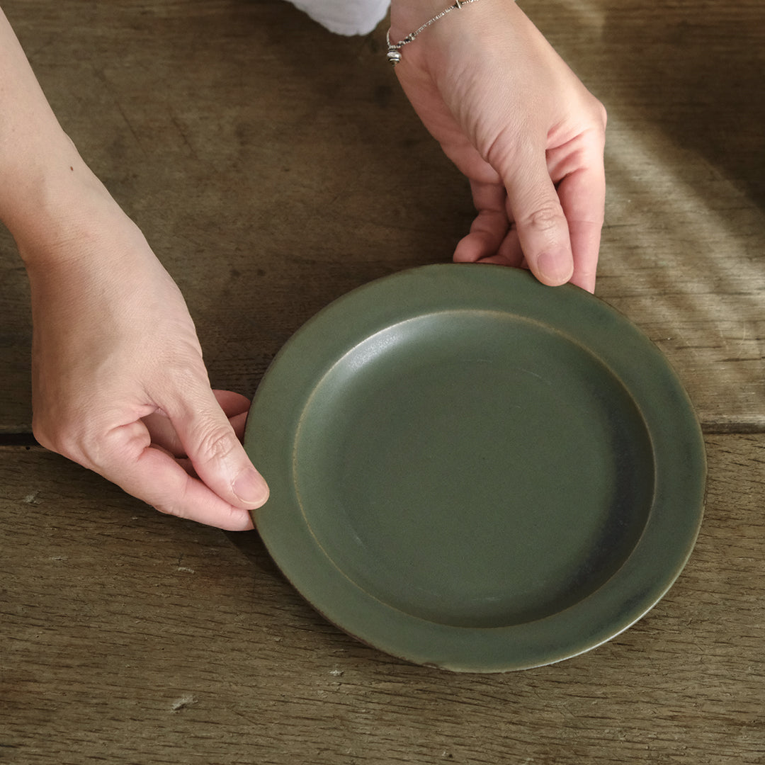 Sサイズは取り皿やコーヒーカップのソーサーとして