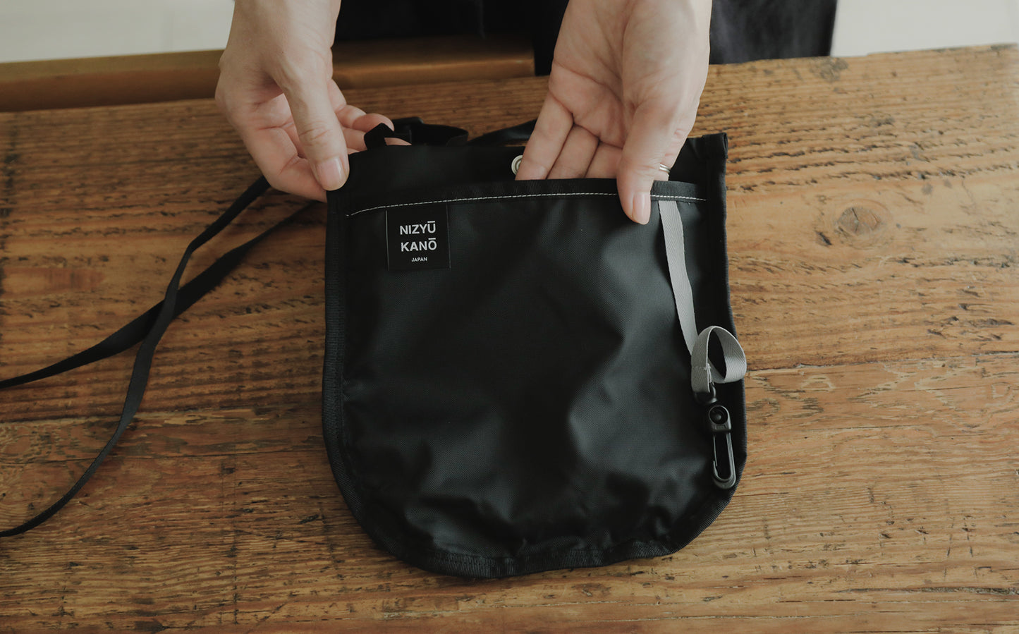 NIZYU KANO／LIGHT NYLON ショルダーポーチ