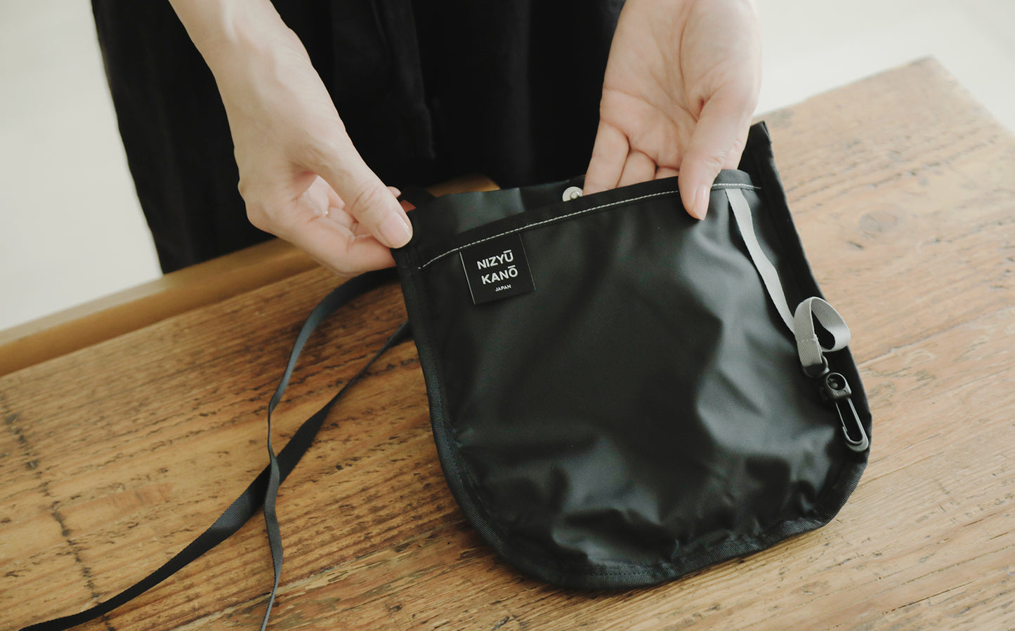 NIZYU KANO／LIGHT NYLON ショルダーポーチ
