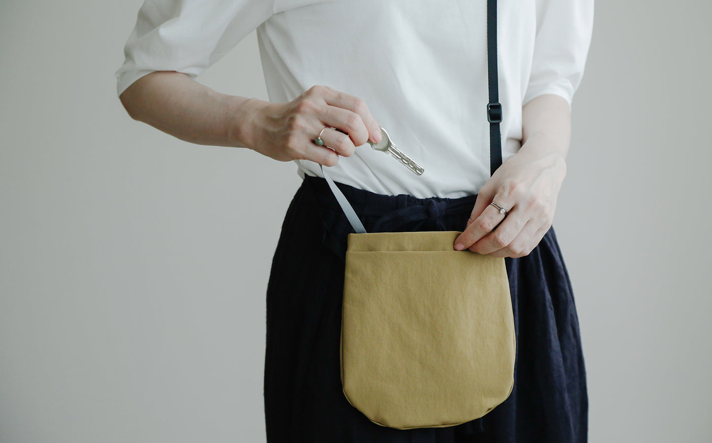 NIZYU KANO／LIGHT NYLON ショルダーポーチ