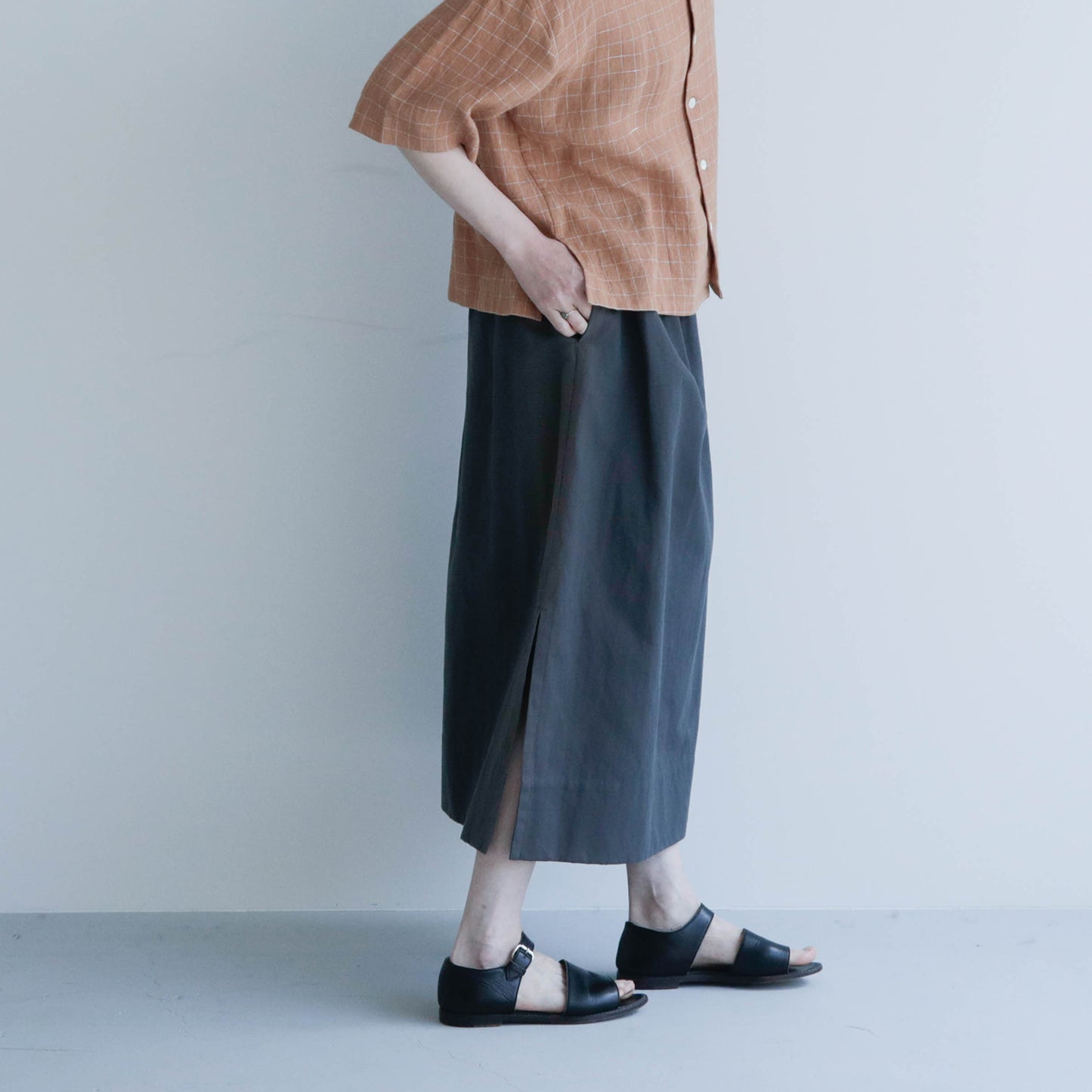 SALUÉ／ワンサイドスリットロングスカート／コットンリネン