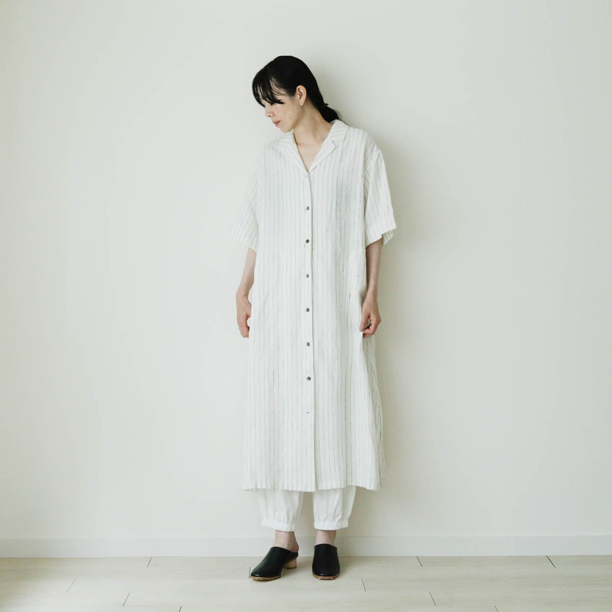 SALUÉ／ハーフスリーブオープンカラーシャツドレス／ミッドウェイトリネン