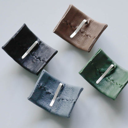 裏側までレザーで覆われています