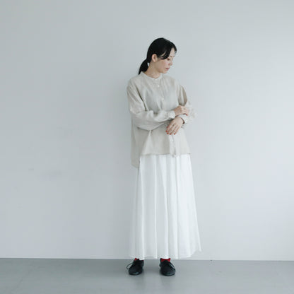 SALUÉ／【一部予約商品】バンドカラーギャザーシャツ／ライトウェイトリネン