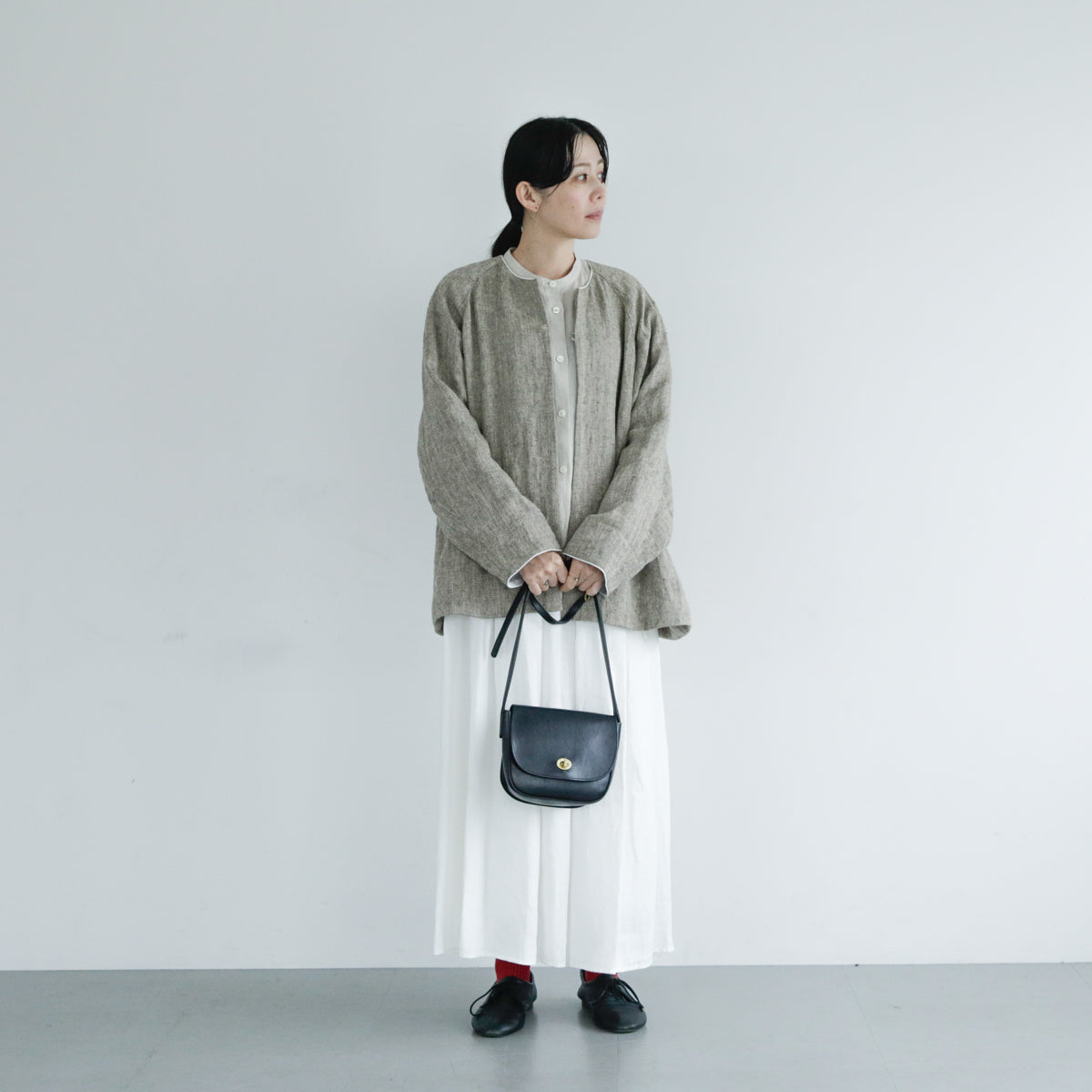 SALUÉ／【一部予約商品】バンドカラーギャザーシャツ／ライトウェイトリネン