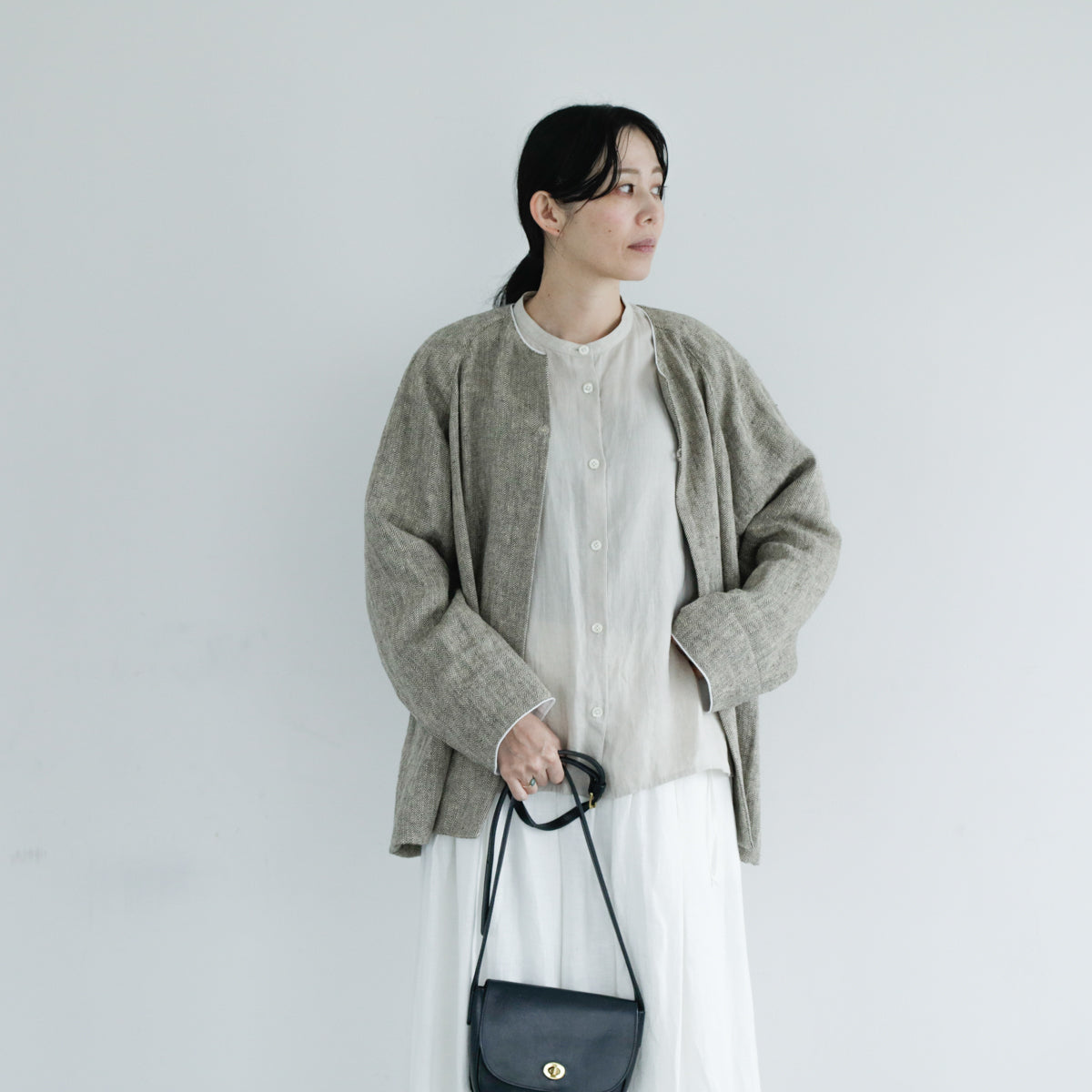 SALUÉ／【一部予約商品】バンドカラーギャザーシャツ／ライトウェイトリネン