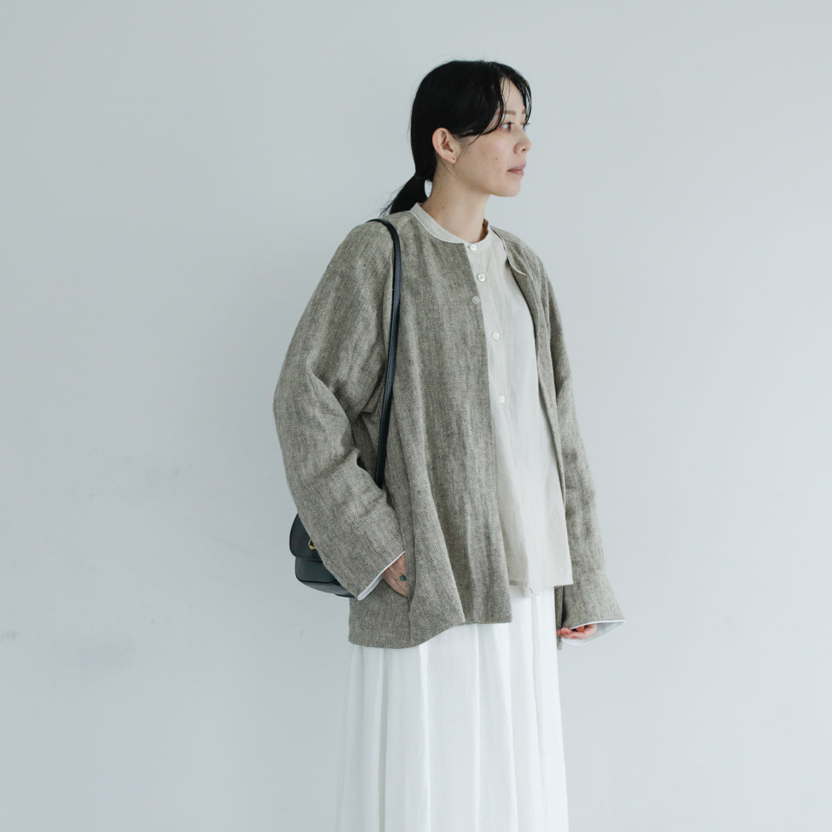 SALUÉ／【一部予約商品】バンドカラーギャザーシャツ／ライトウェイトリネン