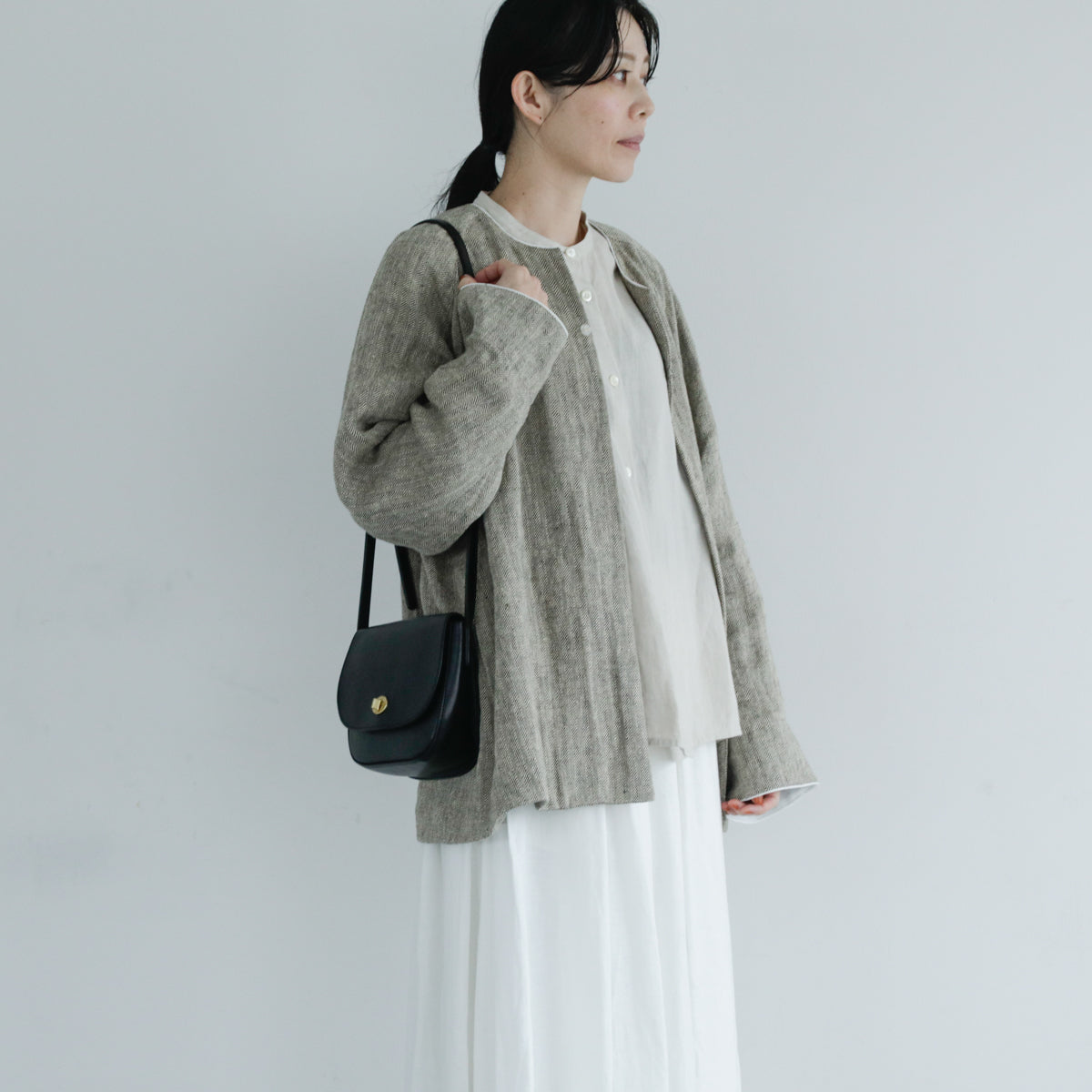SALUÉ／【一部予約商品】バンドカラーギャザーシャツ／ライトウェイトリネン
