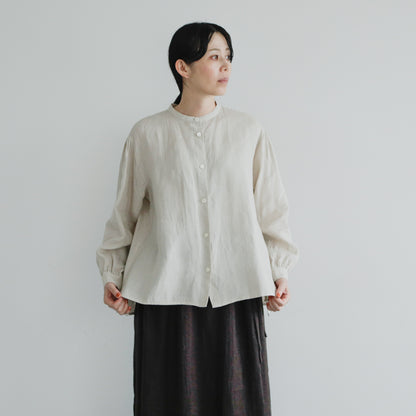 SALUÉ／【一部予約商品】バンドカラーギャザーシャツ／ライトウェイトリネン