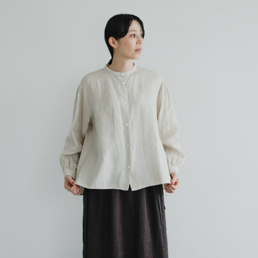 SALUÉ／【一部予約商品】バンドカラーギャザーシャツ／ライトウェイトリネン