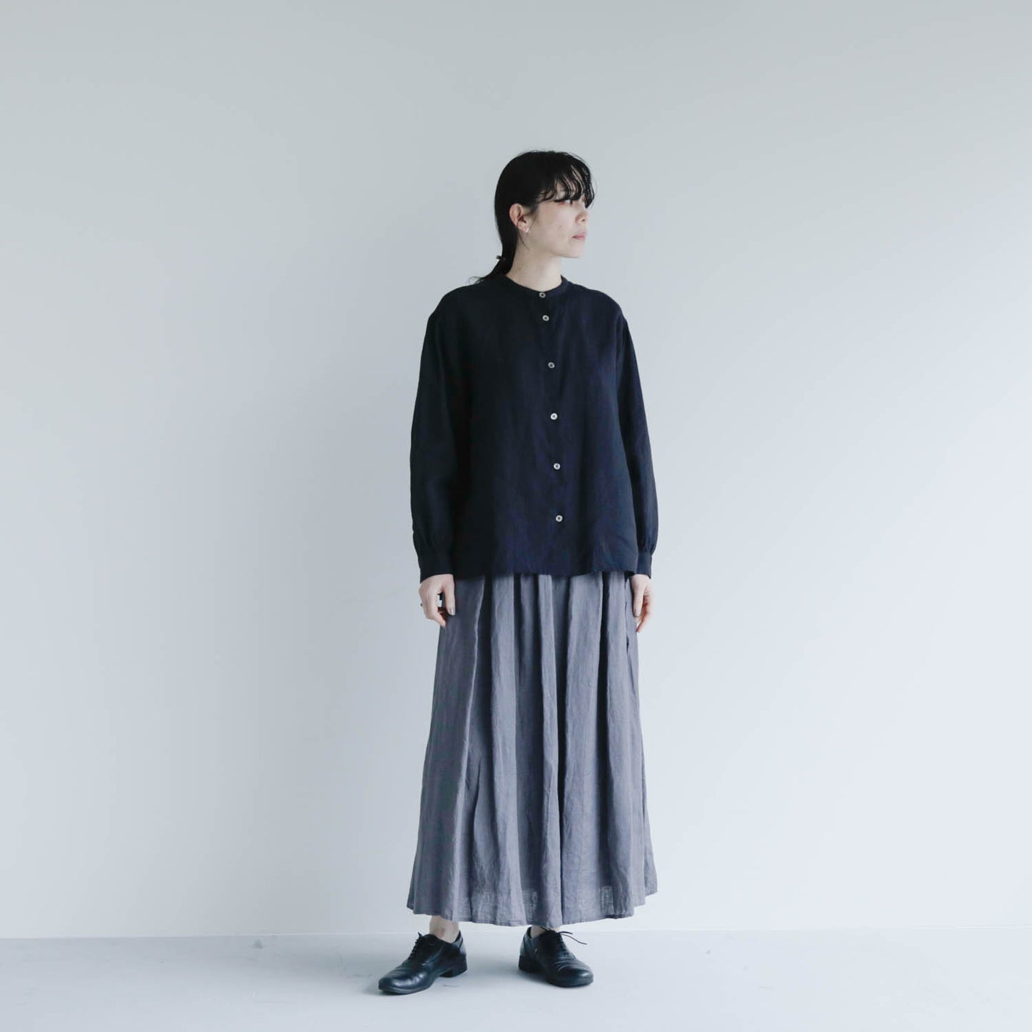 SALUÉ／バンドカラーギャザーシャツ／ライトウェイトリネン