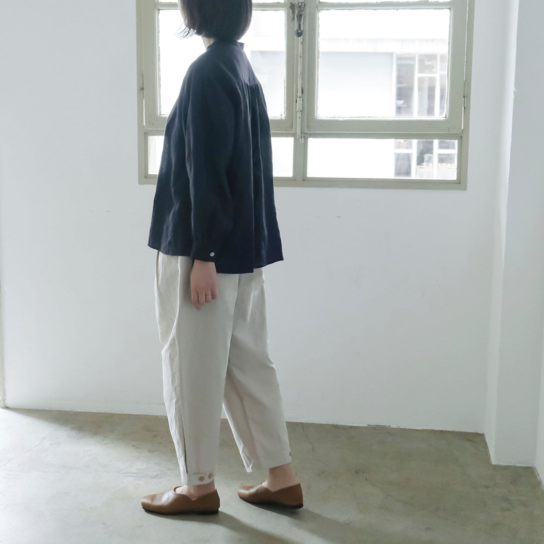 ［SALUÉ］バンドカラーギャザーシャツ／ライトウェイトリネン