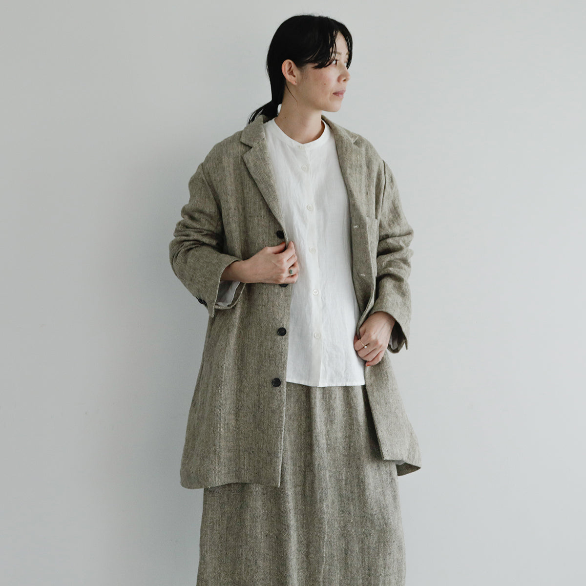 SALUÉ／【一部予約商品】バンドカラーギャザーシャツ／ライトウェイトリネン