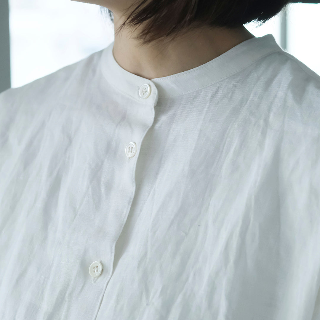 ［SALUÉ］バンドカラーギャザーシャツ／ライトウェイトリネン