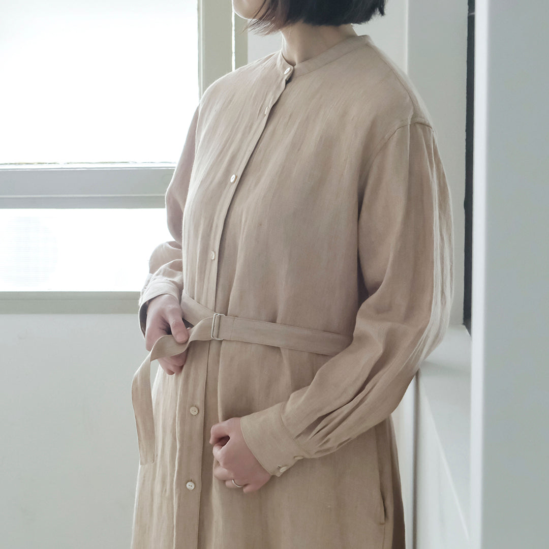［SALUÉ］バンドカラー長袖シャツドレス／ミッドウェイトリネン