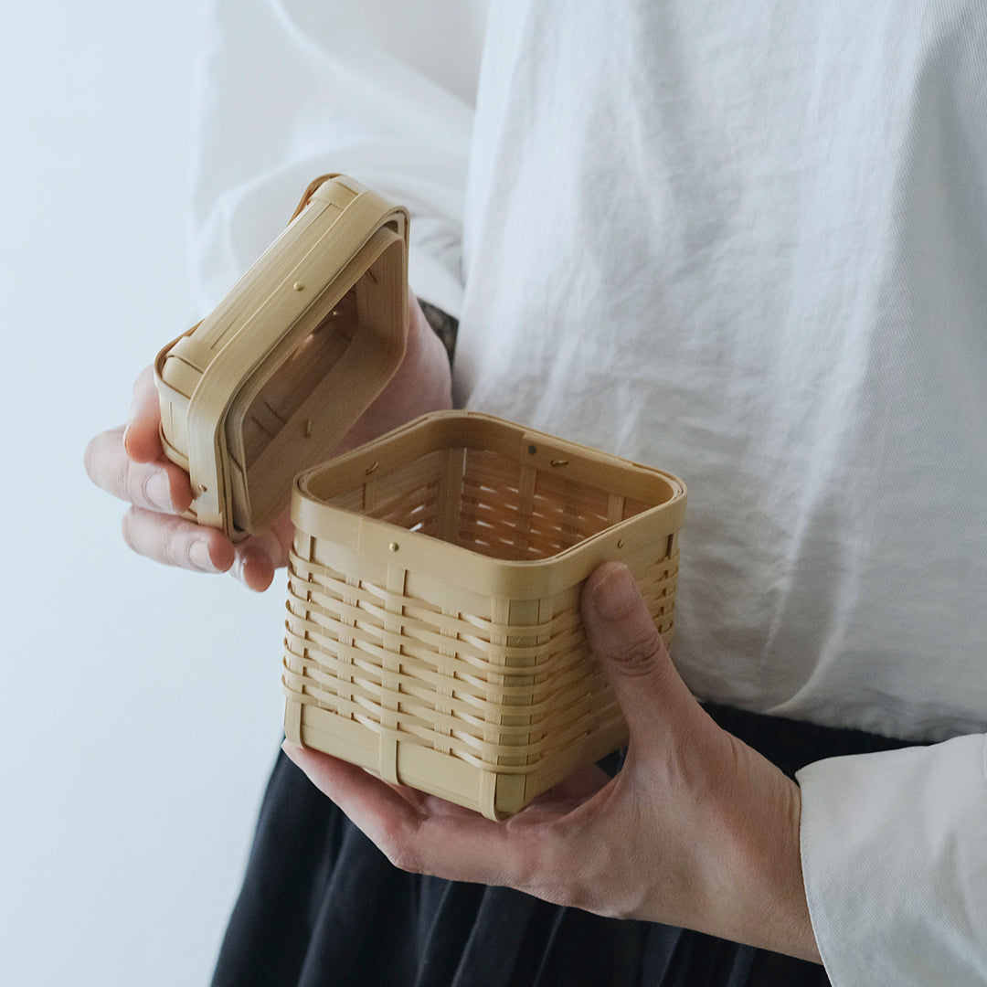 ちょっとした物を、きちんと収めてくれる竹の小箱 – Envelope