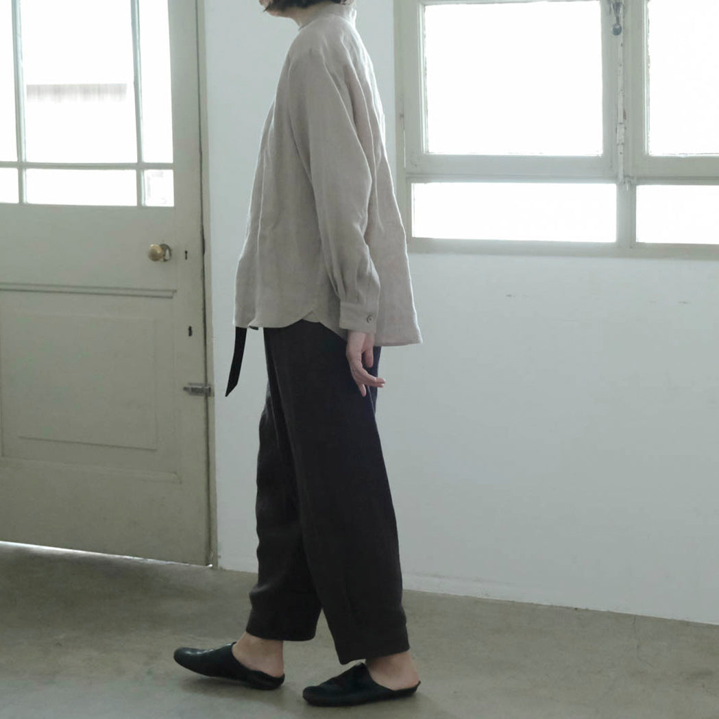 ［SALUÉ］バンドカラーハーフボタンシャツ／ライトウェイトリネン