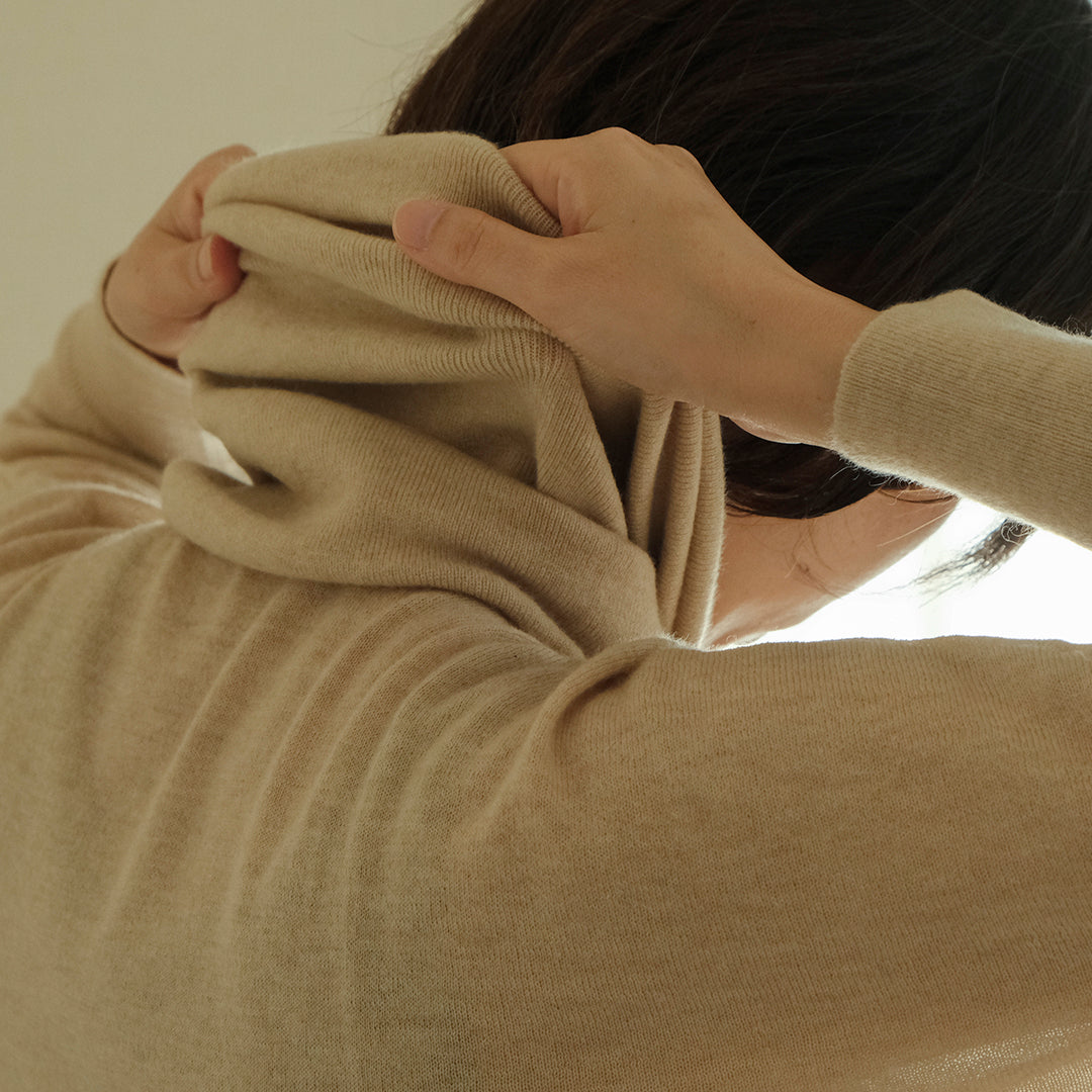 首元はしっかり、ふわりとろけるような着心地のニット – Envelope