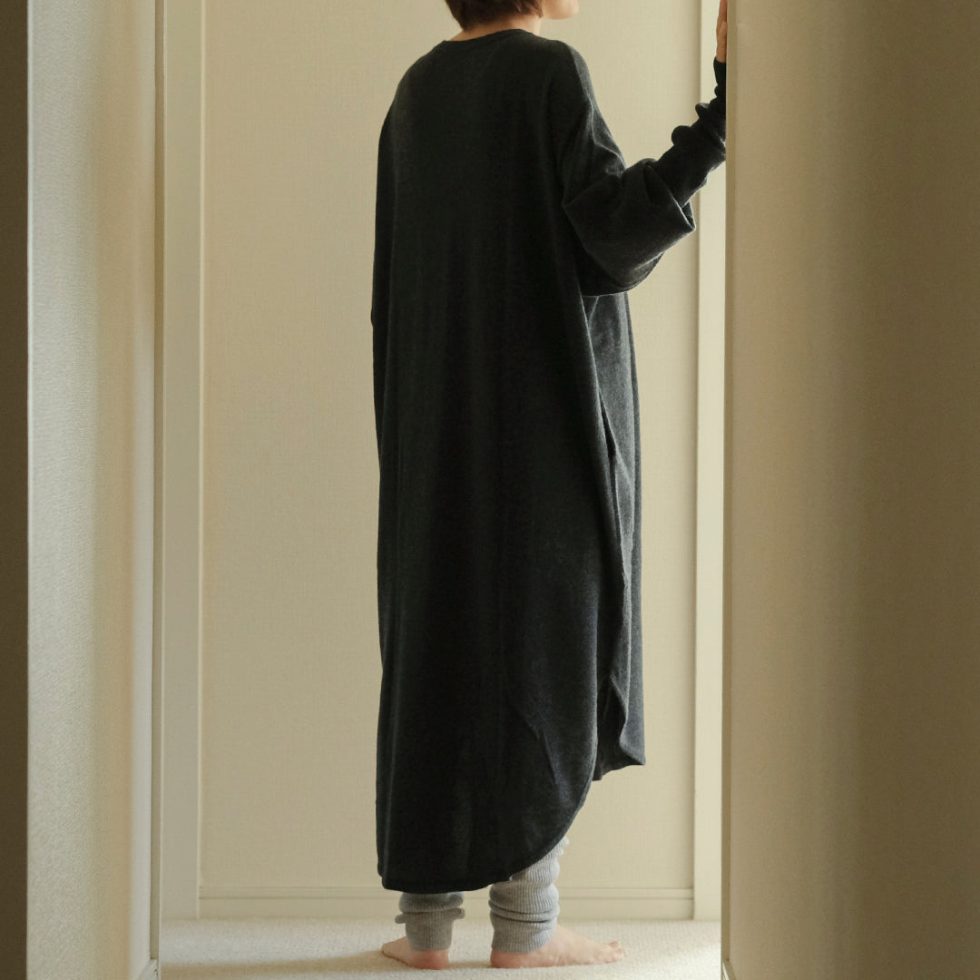 カシミヤに包まれる、リラクシーなニットワンピース – Envelope