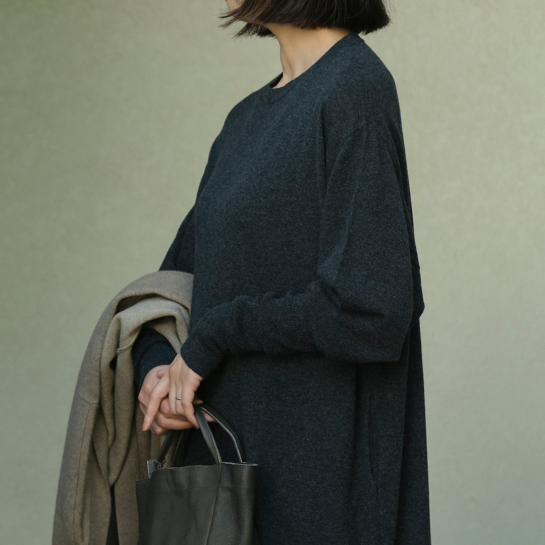 カシミヤに包まれる、リラクシーなニットワンピース – Envelope