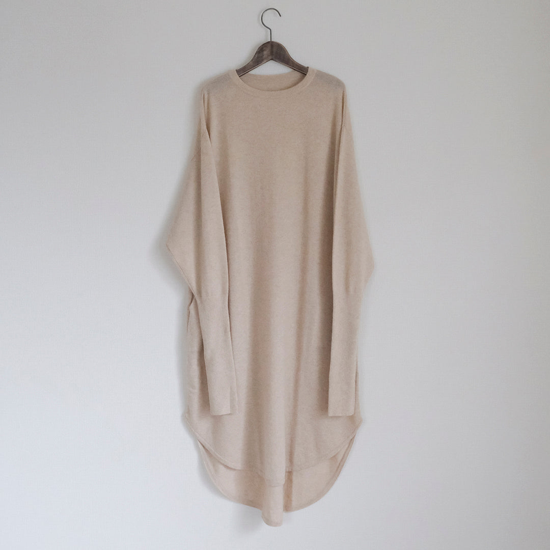 カシミヤに包まれる、リラクシーなニットワンピース – Envelope