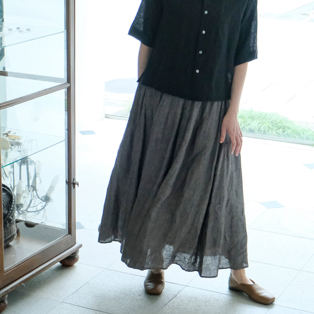 SALUÉ／リトアニアンリネンタックギャザースカート／メランジェダークブラウン